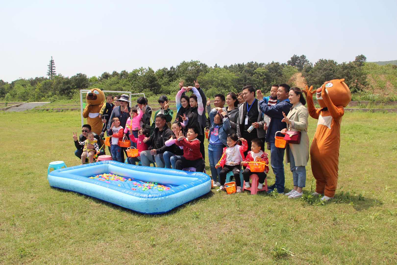 熊大熊二和我们一起拍照啦